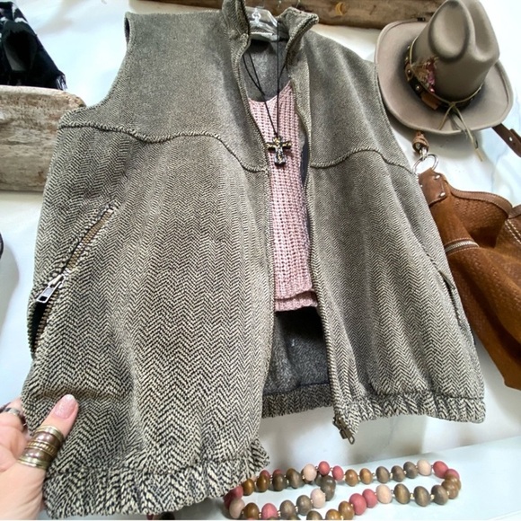 ✨ UPCYCLED fleece trendy herringbone vintage vest w southwestern equestrian vibe - Picture 3 of 15